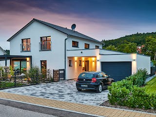 Fertighaus Haus Groß von Fertighaus WEISS Schlüsselfertig ab 497057€, Satteldach-Klassiker Außenansicht 2