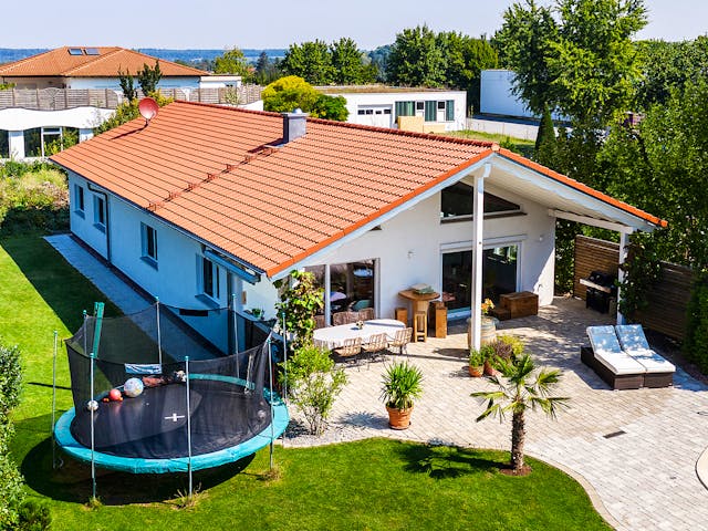 Fertighaus Haus Seiler von Fertighaus WEISS Schlüsselfertig ab 428875€, Bungalow Außenansicht 1