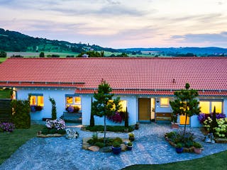 Fertighaus Haus Seiler von Fertighaus WEISS Schlüsselfertig ab 455842€, Bungalow Außenansicht 2