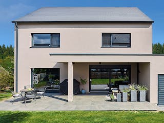 Fertighaus Haus Seyfried von Fertighaus WEISS Schlüsselfertig ab 455062€, Satteldach-Klassiker Außenansicht 2