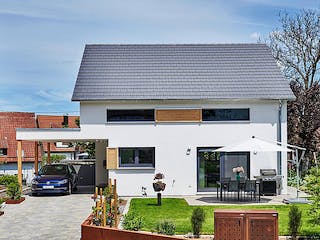 Fertighaus Haus Veith von Fertighaus WEISS Schlüsselfertig ab 380136€, Satteldach-Klassiker Außenansicht 2