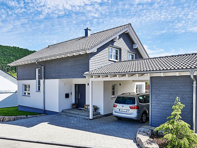 Fertighaus Haus Zaiser von WEISS Holzhaus Schlüsselfertig ab 410386€, Satteldach-Klassiker Außenansicht 2