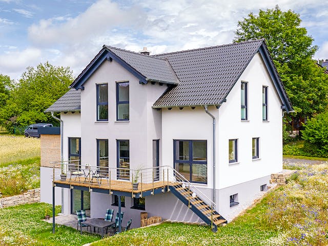 Fertighaus Kelari von Fingerhut Haus Schlüsselfertig ab 467929€, Satteldach-Klassiker Außenansicht 1