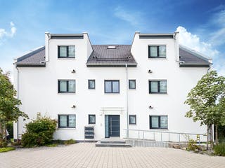 Fertighaus Sechsfamilienhaus 480 von FischerHaus Schlüsselfertig ab 1946531€, Satteldach-Klassiker Außenansicht 1
