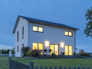 Fertighaus Modern 141 von FischerHaus Schlüsselfertig ab 488796€, Satteldach-Klassiker Außenansicht 2