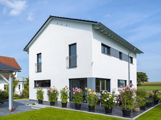 Fertighaus Modern 152 von FischerHaus Schlüsselfertig ab 637770€, Satteldach-Klassiker Außenansicht 1