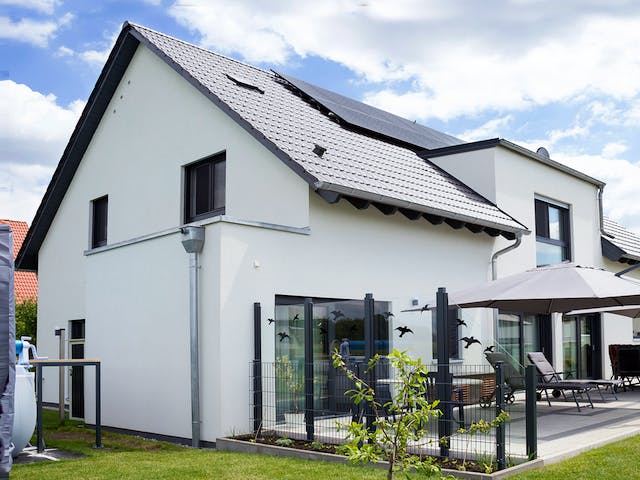 Fertighaus Modern 234 von FischerHaus Schlüsselfertig ab 870718€, Satteldach-Klassiker Außenansicht 2