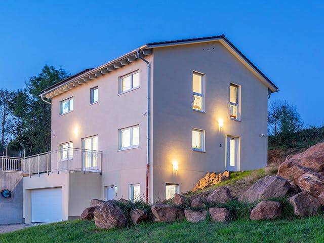 Fertighaus Modern 238 von FischerHaus Schlüsselfertig ab 548559€, Satteldach-Klassiker Außenansicht 1