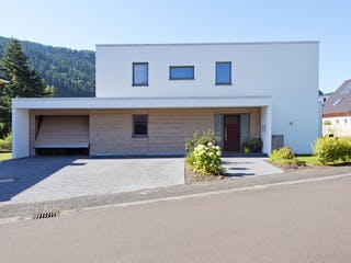 Fertighaus F201 - Ziegler von Fluck Holzbau Schlüsselfertig ab 498000€, Cubushaus Außenansicht 2