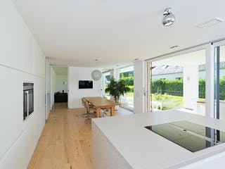 Fertighaus F201 - Ziegler von Fluck Holzbau Schlüsselfertig ab 498000€, Cubushaus Innenansicht 1