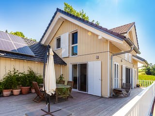 Fertighaus F220 - Pfeiffer von Fluck Holzbau Schlüsselfertig ab 550000€, Satteldach-Klassiker Außenansicht 1