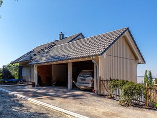 Fertighaus F220 - Pfeiffer von Fluck Holzbau Schlüsselfertig ab 550000€, Satteldach-Klassiker Außenansicht 2