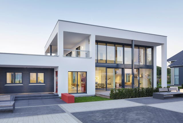 Modernes Haus im Bauhaustil in Fertigbauweise