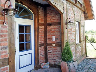 Fertighaus Zweiständerhaus von Fuhrberger Zimmerei Betriebsges. mbH, Fachwerk Außenansicht 7