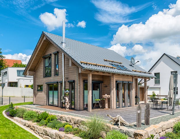 Holz-Bausatzhaus in Blockbauweise: Einfamilienhaus von Fullwood Wohnblockhaus