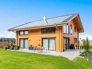 Blockhaus Entlebuch von Fullwood Wohnblockhaus Ausbauhaus ab 410000€, Blockhaus Außenansicht 2