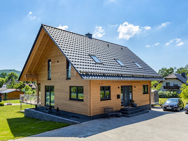 Blockhaus Köterbergblick von Fullwood Wohnblockhaus Bausatzhaus ab 250000€, Blockhaus Außenansicht 1