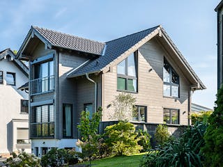 Blockhaus Kreuzblick von Fullwood Wohnblockhaus Bausatzhaus ab 260000€, Satteldach-Klassiker Außenansicht 3