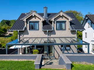 Blockhaus Kreuzblick von Fullwood Wohnblockhaus Bausatzhaus ab 260000€, Satteldach-Klassiker Außenansicht 5