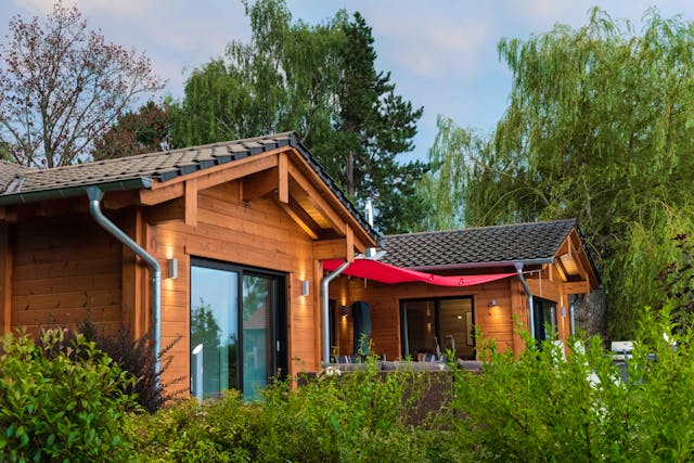 Blockhaus-Bungalow aus Holz