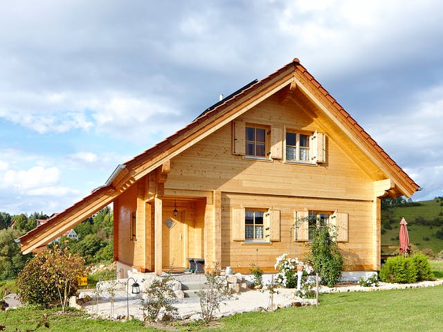 Blockhaus Gomadingen von Rems-Murr-Holzhaus Ausbauhaus ab 263329€, Satteldach-Klassiker Außenansicht 1