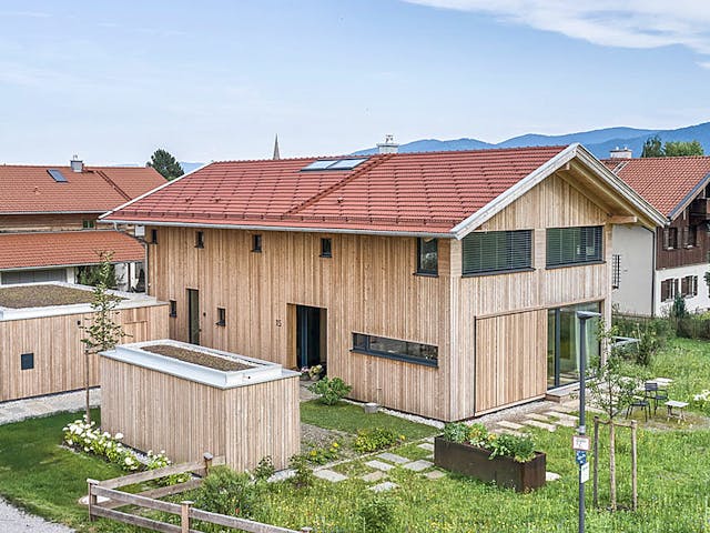Fertighaus Das Designhaus S15 von GRUBER.HAUS, Satteldach-Klassiker Außenansicht 1 Fertighaus Das Designhaus S15 von GRUBER.HAUS, Satteldach-Klassiker Außenansicht 1