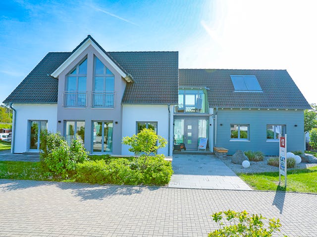 Fertighaus Haas MH Hessdorf 169 von Haas Fertigbau Ausbauhaus ab 256000€, Satteldach-Klassiker Außenansicht 1