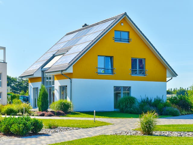 Massivhaus Leipzig von HELMA MASSIVHAUS Schlüsselfertig ab 420900€, Satteldach-Klassiker Außenansicht 5