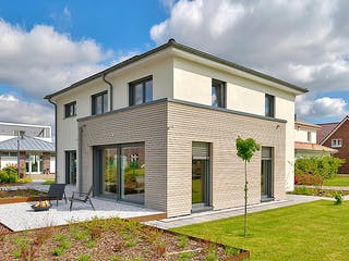 Massivhaus Stockholm von HELMA MASSIVHAUS Schlüsselfertig ab 473650€, Stadtvilla Außenansicht 4