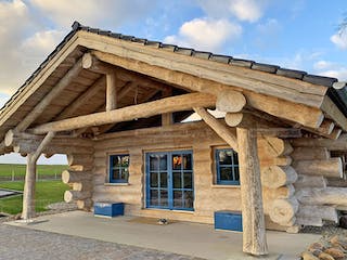 Blockhaus Blockhaus Gransee von Holzbau Rustikal - Blockhäuser Bausatzhaus ab 91870€, Satteldach-Klassiker Außenansicht 4