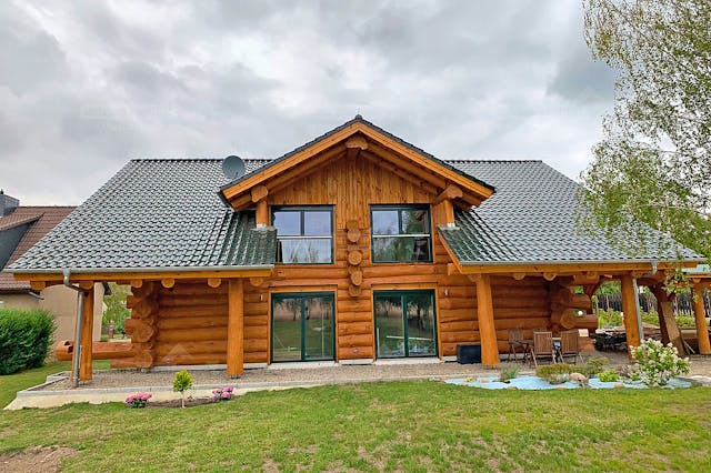 Klassisches Blockhaus von Holzbau Rustikal