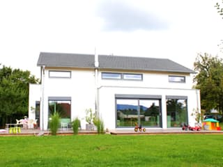 Fertighaus Homestory 088 von LEHNER HAUS Schlüsselfertig ab 442520€, Satteldach-Klassiker Außenansicht 3