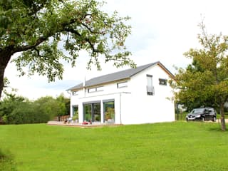 Fertighaus Homestory 088 von LEHNER HAUS Schlüsselfertig ab 442520€, Satteldach-Klassiker Außenansicht 6