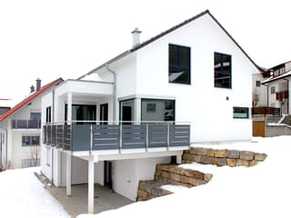 Fertighaus Homestory 114 von LEHNER HAUS Schlüsselfertig ab 396500€, Satteldach-Klassiker Außenansicht 3