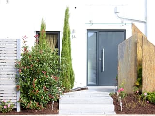 Fertighaus Homestory 173 von LEHNER HAUS - Mehrfamilienhäuser Schlüsselfertig ab 972400€, Satteldach-Klassiker Außenansicht 4