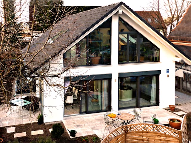 Fertighaus Homestory 193 von LEHNER HAUS Schlüsselfertig ab 432900€, Satteldach-Klassiker Außenansicht 1