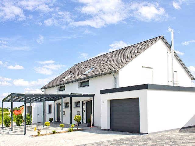 Fertighaus Homestory 343 von LEHNER HAUS, Satteldach-Klassiker Außenansicht 1 Fertighaus Homestory 343 von LEHNER HAUS, Satteldach-Klassiker Außenansicht 1