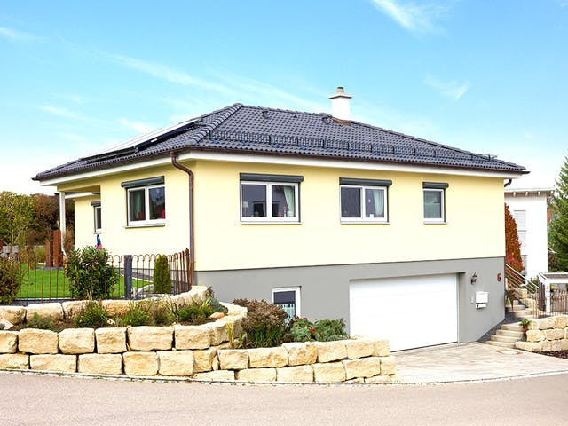 Fertighaus Homestory 429 von LEHNER HAUS, Bungalow Außenansicht 1