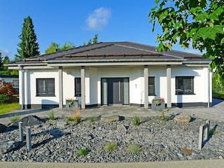 Massivhaus VarioCorner 117 von HSE Massivhaus Schlüsselfertig ab 269740€, Bungalow Außenansicht 1