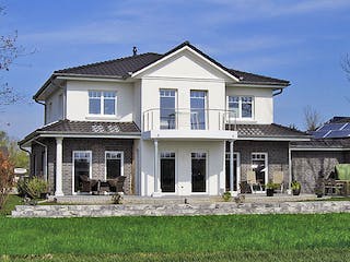 Massivhaus VarioToscana 185 von HSE Massivhaus Schlüsselfertig ab 404540€, Stadtvilla Außenansicht 1