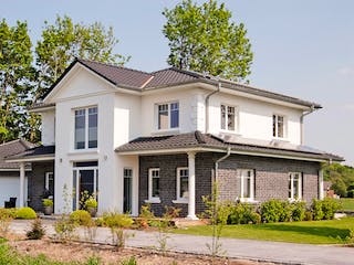 Massivhaus VarioToscana 185 von HSE Massivhaus Schlüsselfertig ab 404540€, Stadtvilla Außenansicht 2