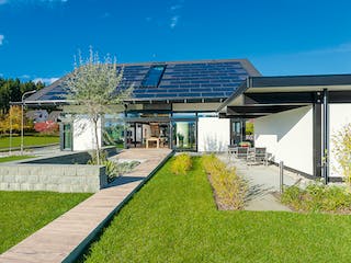 Fertighaus HUF Haus ART 5 Beispiel 5 von HUF HAUS, Fachwerk Außenansicht 2