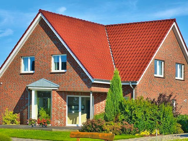 Massivhaus HELMA-Musterhaus in Lehrte (Bremen) von HELMA MASSIVHAUS,  Außenansicht 1