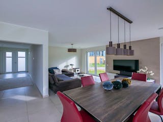 Fertighaus Jubiläumshaus Stadtvilla mit Zeltdach von Holz & Dach Living Ausbauhaus ab 284499€, Stadtvilla Innenansicht 1