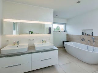 Fertighaus Jubiläumshaus Stadtvilla mit Zeltdach von Holz & Dach Living Ausbauhaus ab 284499€, Stadtvilla Innenansicht 4