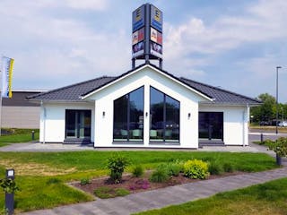 Fertighaus Musterhaus Berlin-Mahlsdorf - SH 136 WB VAR. D1 von ScanHaus Marlow, Bungalow Außenansicht 1