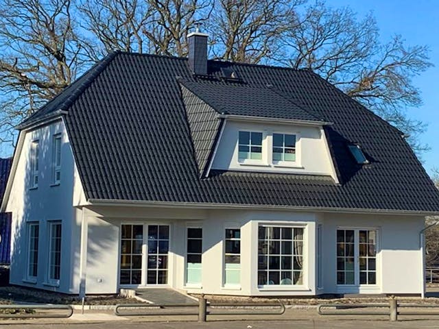 Fertighaus Musterhaus Heßdorf von ScanHaus Marlow,  Außenansicht 1