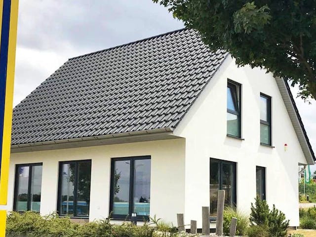 Fertighaus Musterhaus Neubrandenburg von ScanHaus Marlow,  Außenansicht 1