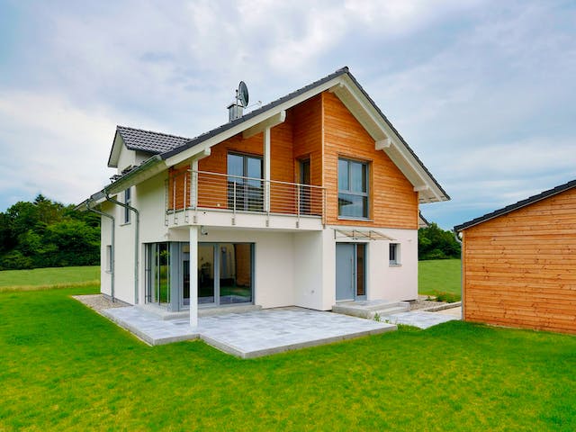 Fertighaus Haus Smilla von Fertighaus WEISS Schlüsselfertig ab 471286€, Satteldach-Klassiker Außenansicht 1