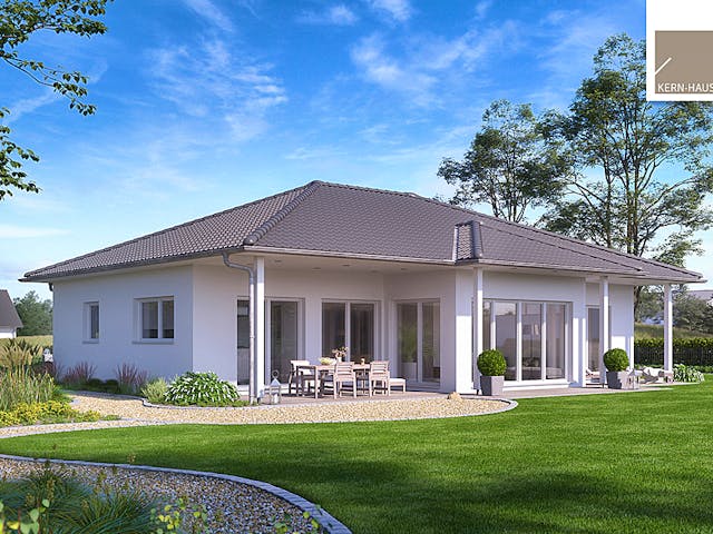 Massivhaus Bungalow Kalea von Kern-Haus Schlüsselfertig ab 422900€, Bungalow Außenansicht 1